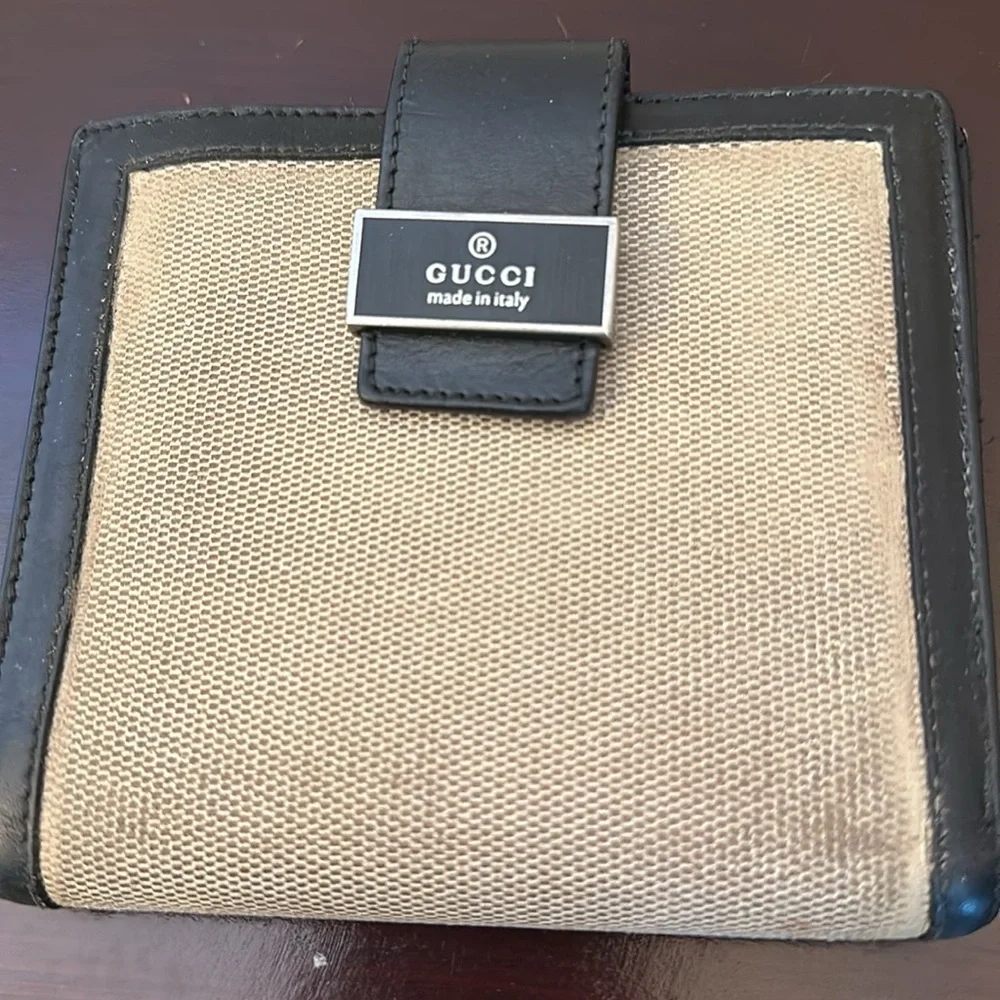 Gucci  wallet. Pre loved condition. - Picture 6 of 6
